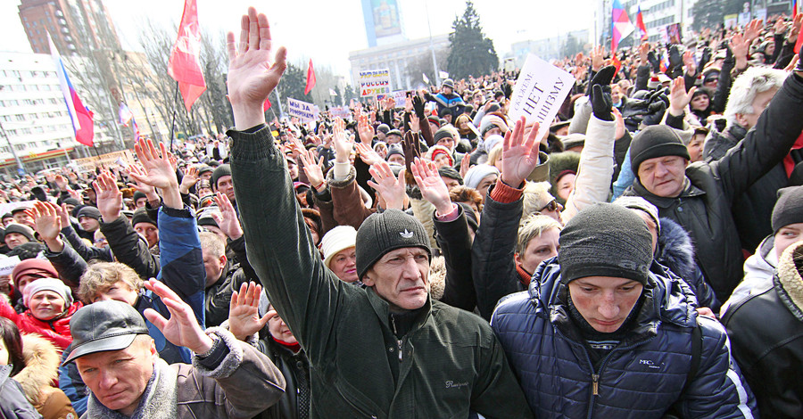 В Луганске освободили ОГА, в Донецке собрались на митинг, а в Одессе спели гимн 