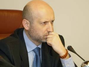 Турчинов: Украина не будет вводить войска в Крым 