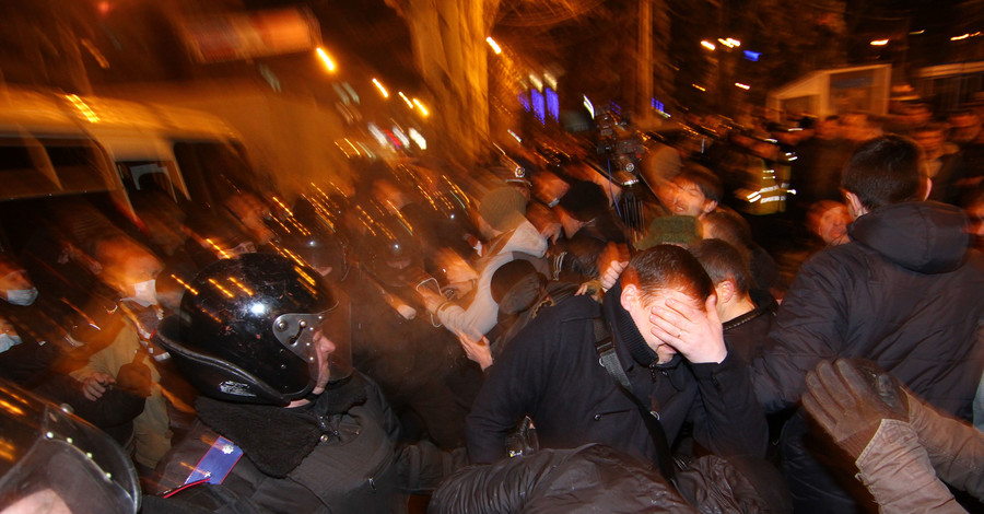 В Донецке во время столкновения митингующих погиб 22-летний парень, другие две смерти не подтверждены