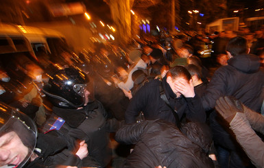 В Донецке во время столкновения митингующих погиб 22-летний парень, другие две смерти не подтверждены