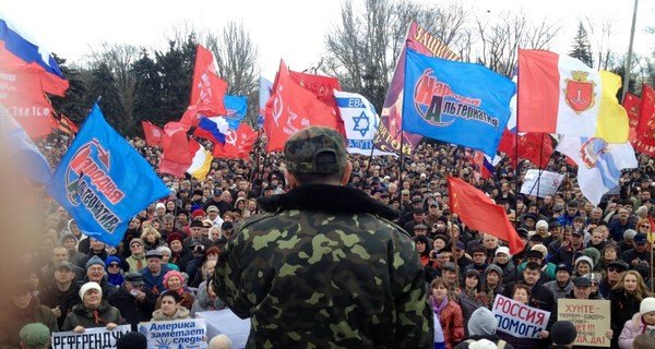 Одесситы прошли колонной по улицам и потребовали дополнительный выходной