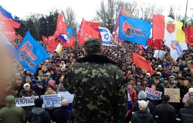 Одесситы прошли колонной по улицам и потребовали дополнительный выходной