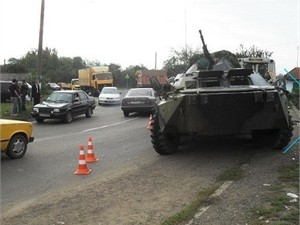 Вооруженные люди блокировали учебный центр ВМС в Севастополе