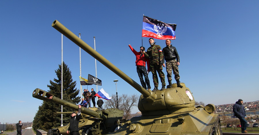 Митингующие в Донецке заблокировали ЖД пути