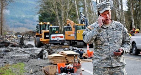 Двадцать два человека пропали без вести после схода оползня в США