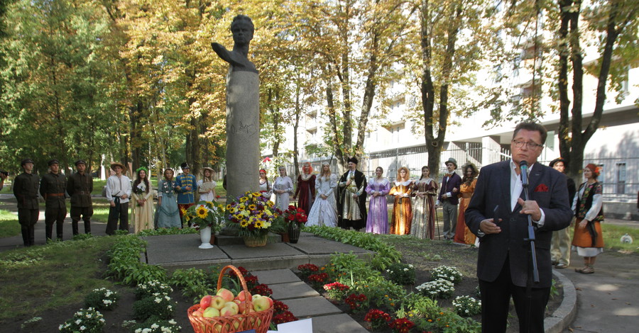 Киностудии Довженко 90 лет.