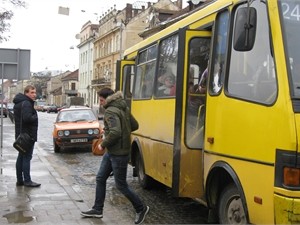 В Киеве перевозчики требуют срочно поднять цены на проезд