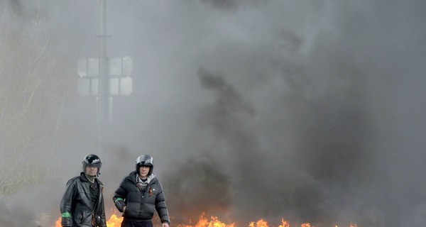 Митингующие в Славянске пытались сорвать праздничную службу в центральном храме