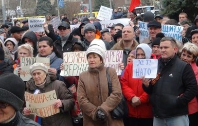 В Мариуполе в стычках под милицией пострадали люди 