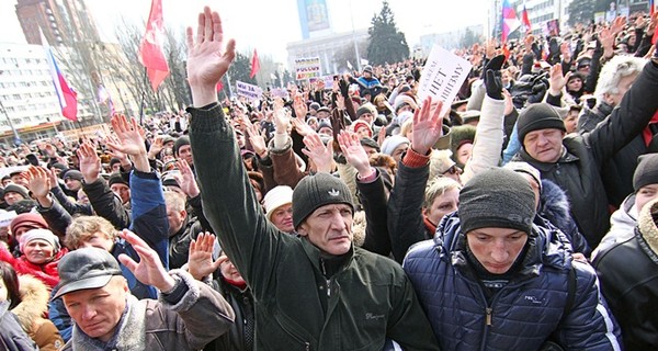 Митингующие в Луганске заявили о создании 