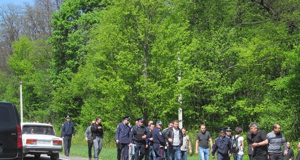 Милиция прочесывает место преступления, где стреляли в Кернеса