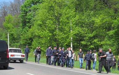 Милиция прочесывает место преступления, где стреляли в Кернеса