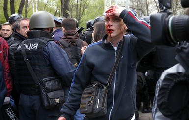 В Донецке напали на проукраинский митинг