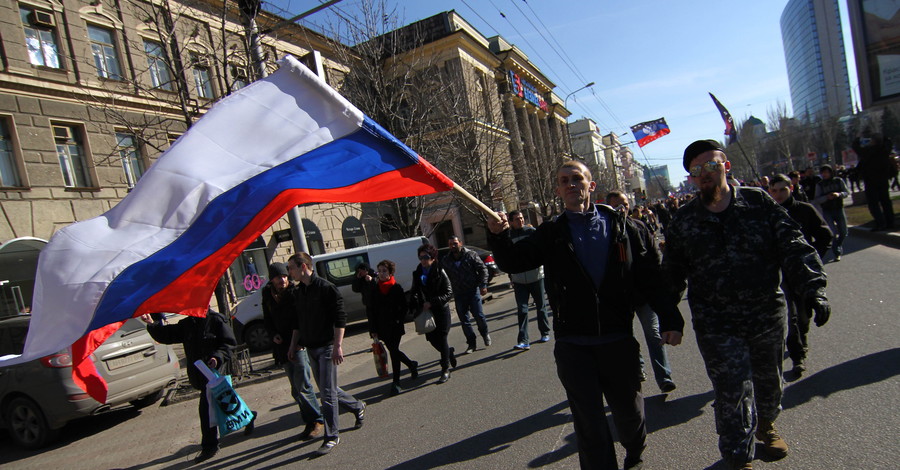 В честь Первомая в Донецке митингует 