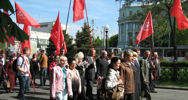 Днепропетровские коммунисты митинговали возле портрета Ленина