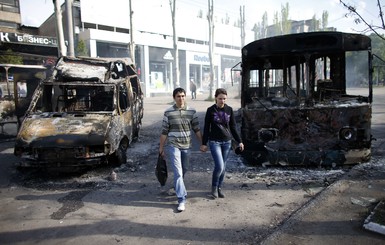 СБУ в Донецке сдалась без боя, в Славянске есть убитые и раненые, а Краматорск замер в страхе