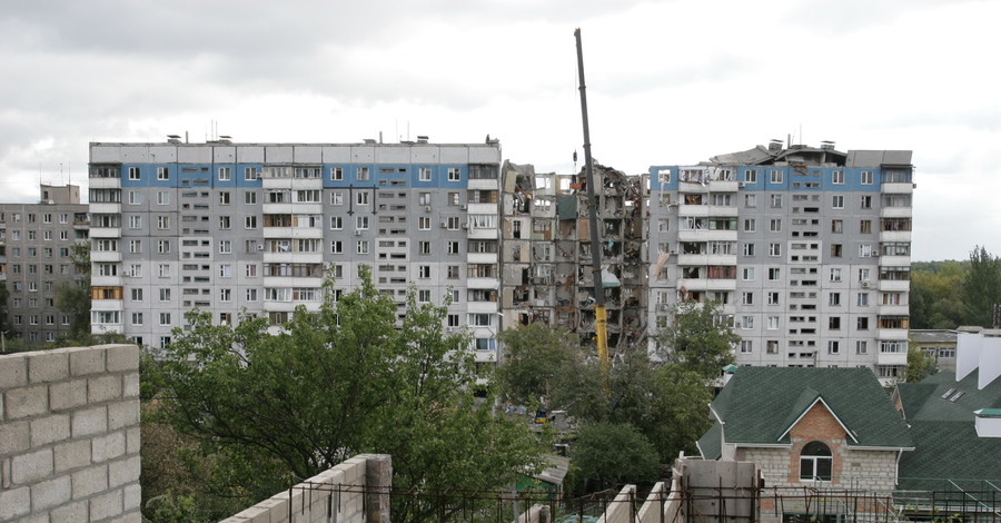 В Днепропетровске за взрыв девятиэтажки посадили газовщиков, а в Луганске до сих пор ищут виноватых