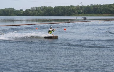 В Днепропетровске отрылась самая длинная в СНГ канатная дорога для воднолыжников