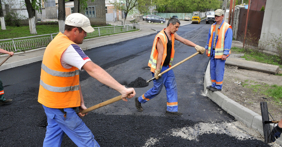 В Киеве в девяти районах отремонтируют дороги