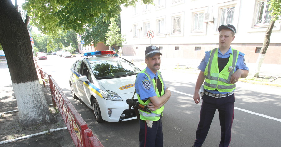 Под Херсоном безработный расклеивал листовки с призывом не идти на выборы