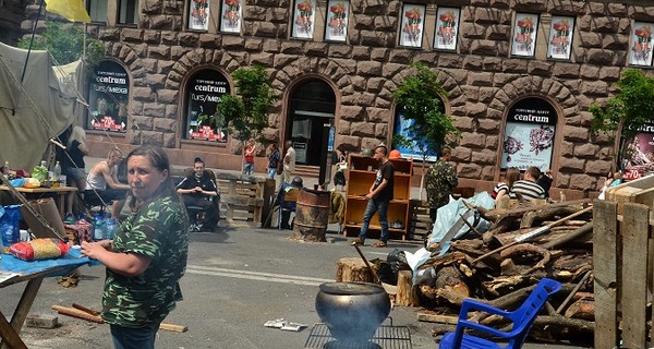 Майдан не слушается, ругает предателей и грозит мэру 