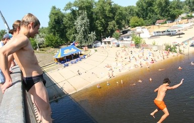 В Киеве за сутки утонуло два молодых парня