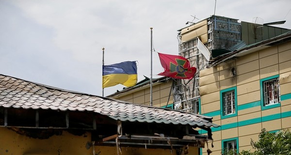 В Луганске штурмуют воинскую часть на городке ОР