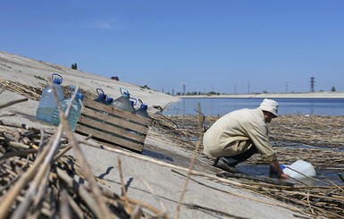 В Донецкой области вооруженные люди захватили Карловское водохранилище