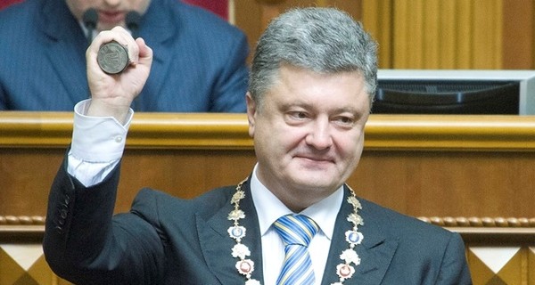 Пока Порошенко принимал присягу президента, то стал дедом