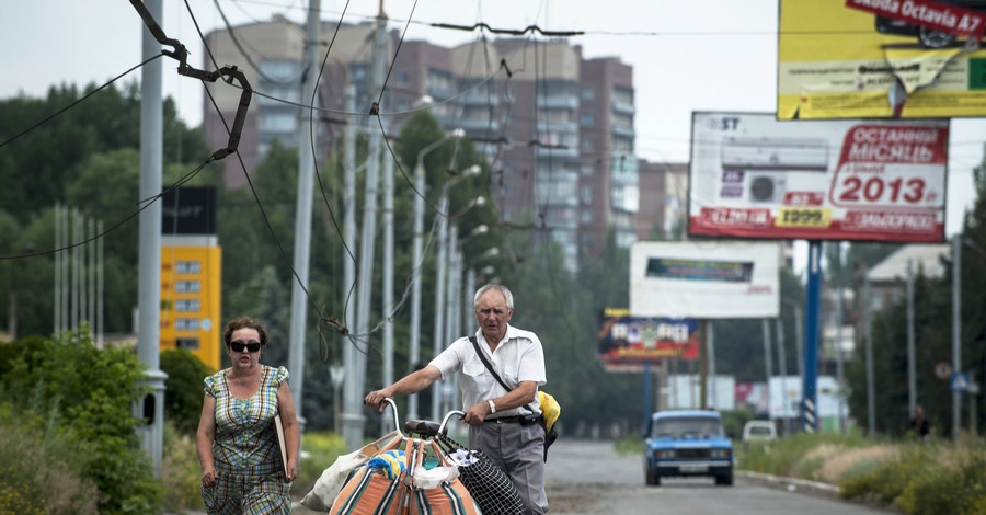 Из Донбасса люди бегут даже на велосипедах