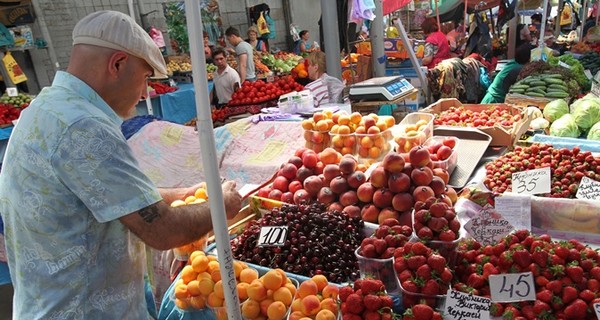 В Киев привезут дешевые клубнику и черешню