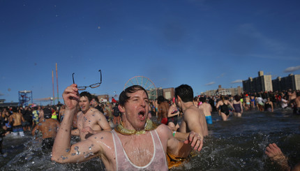 Новогоднее погружение в воду Атлантического океана