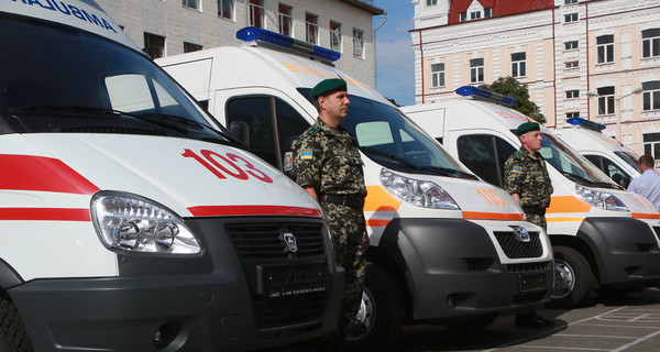 Пограничникам передали реанимобиль и машину скорой помощи