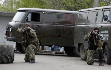 Нацгвардия сдерживает третий штурм: часть попала под обстрел бронетехники