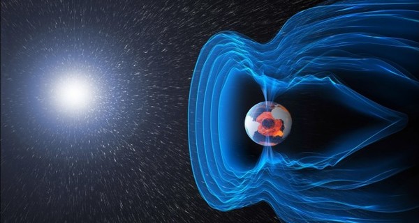 Магнитное поле Земли ослабевает: полюса меняются местами