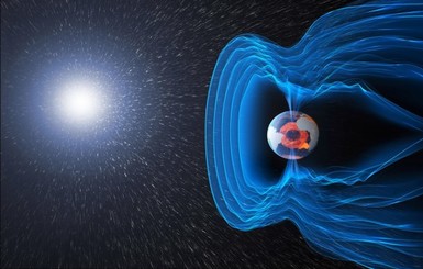 Магнитное поле Земли ослабевает: полюса меняются местами
