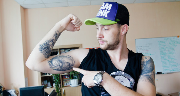 О чем говорят татуировки звезд