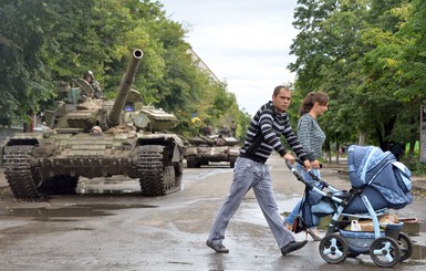 Послевоенный Славянск: свет дали, но дороги еще не разминировали