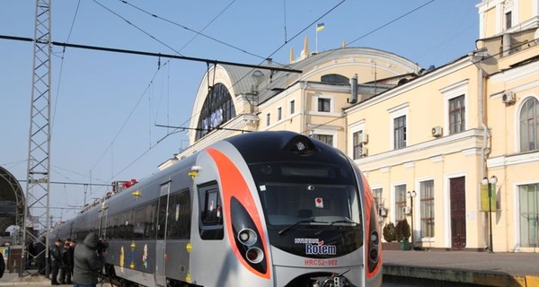 Под Киевом сошла с рельсов колесная пара поезда Хюндай  