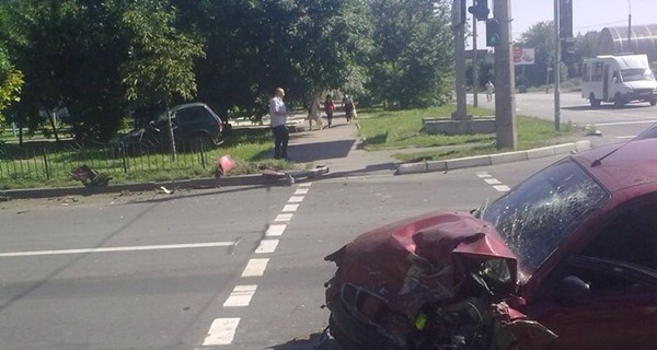 У аэропорта и вокзала Донецка погибли пятеро человек, более десяти ранены