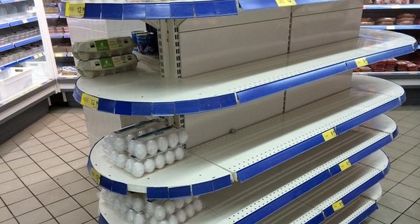 Луганск во время войны: продукты продают только до трех часов дня