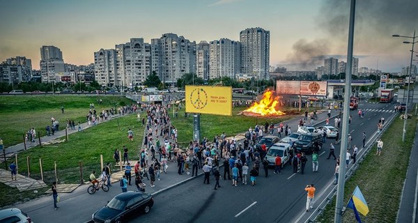 Со скандальной стройкой борются огнем