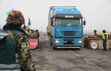 На границе фуры ходят хмуро