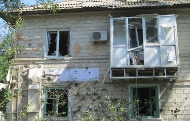 Война: Тысячи жителей Шахтерска оставляют дома, вывозят только документы и престарелых родителей