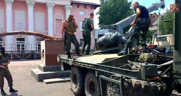 В Счастье снесли памятник Ленину