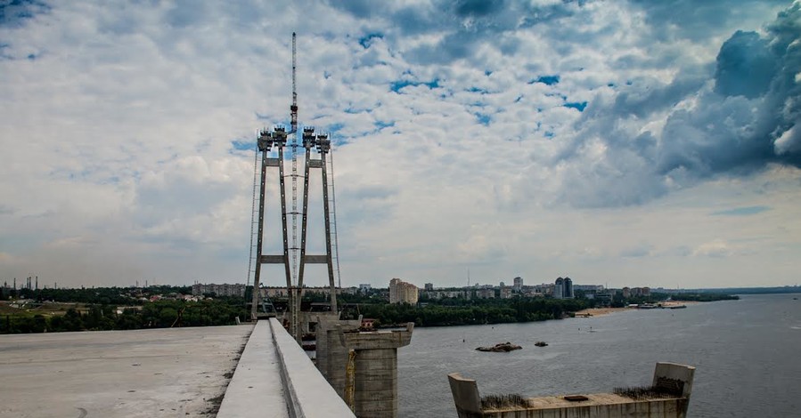 В Запорожье новые мосты через Днепр разрушаются?