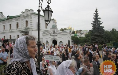 Как в монастырях под Киевом готовятся к избранию нового митрополита?