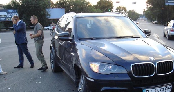 Нетрезвый водитель в Полтаве протаранил автомобиль мэра