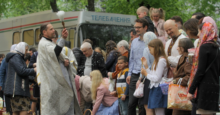 В Киеве в пасхальное воскресенье святили паски