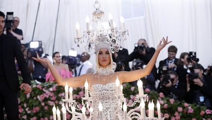 Met Gala 2019: Леди Гага в нижнем белье и Кэти Перри с люстрой на голове